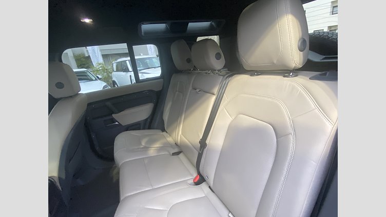 2022 認定中古車 Land Rover Defender 110 サントリーニブラック D300 AWD（AT） S