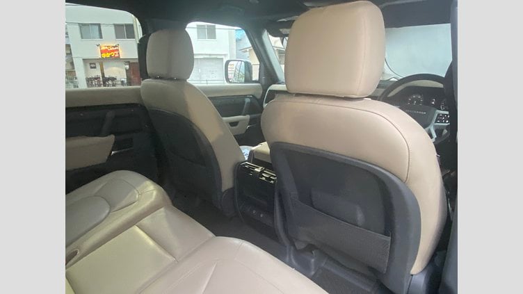 2022 認定中古車 Land Rover Defender 110 サントリーニブラック D300 AWD（AT） S