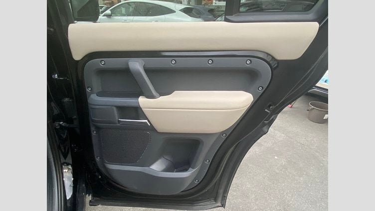 2022 認定中古車 Land Rover Defender 110 サントリーニブラック D300 AWD（AT） S