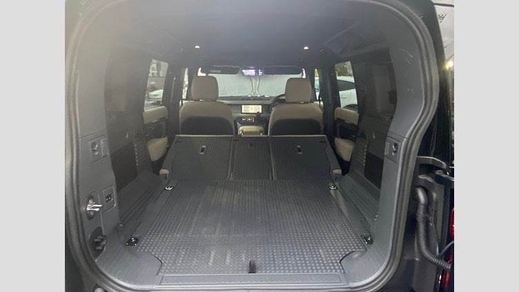 2022 認定中古車 Land Rover Defender 110 サントリーニブラック D300 AWD（AT） S