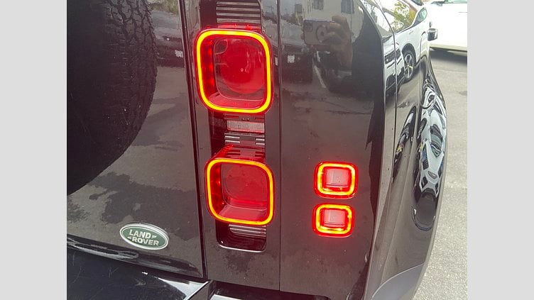 2022 認定中古車 Land Rover Defender 110 サントリーニブラック D300 AWD（AT） S