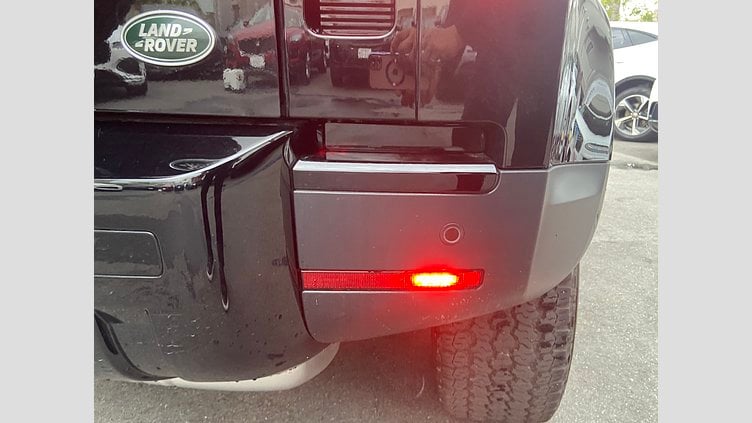 2022 認定中古車 Land Rover Defender 110 サントリーニブラック D300 AWD（AT） S