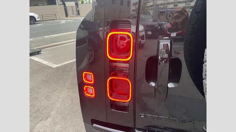 2022 認定中古車 Land Rover Defender 110 サントリーニブラック D300 AWD（AT） S