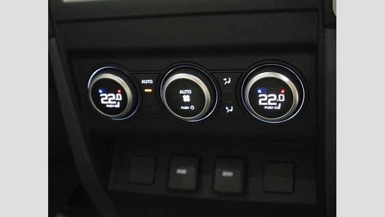 2023 認定中古車 Land Rover Defender 130 フジホワイト D300 AWD AUTOMATIC MHEV FIRST EDITION