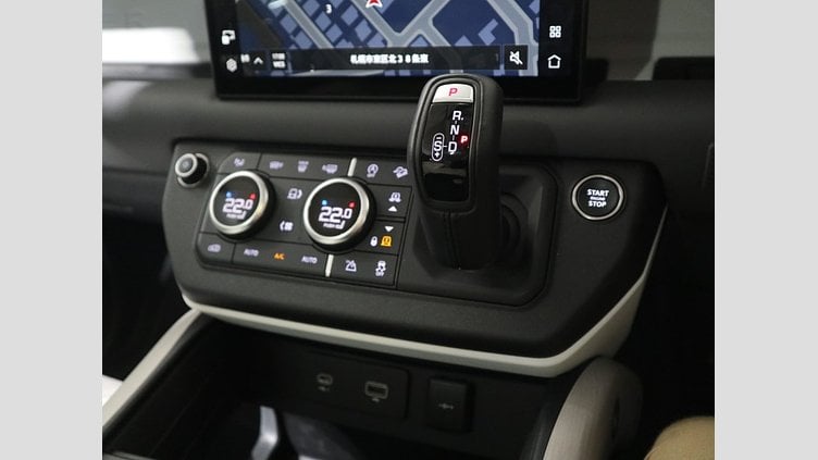 2023 認定中古車 Land Rover Defender 130 フジホワイト D300 AWD AUTOMATIC MHEV FIRST EDITION