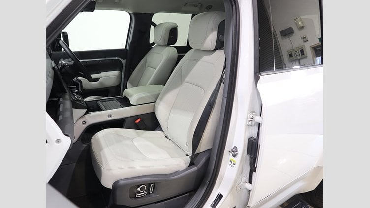 2023 認定中古車 Land Rover Defender 130 フジホワイト D300 AWD AUTOMATIC MHEV FIRST EDITION