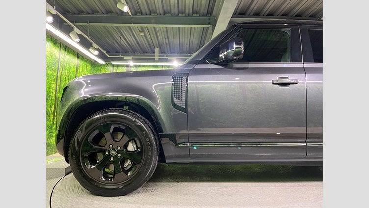2024 認定中古車 Land Rover Defender 130 カルパチアングレイ D300 AWD（AT） X-DYNAMIC HSE
