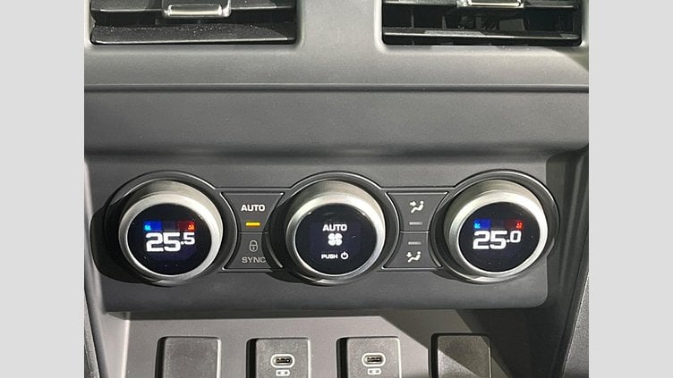 2024 認定中古車 Land Rover Defender 130 カルパチアングレイ D300 AWD（AT） X-DYNAMIC HSE