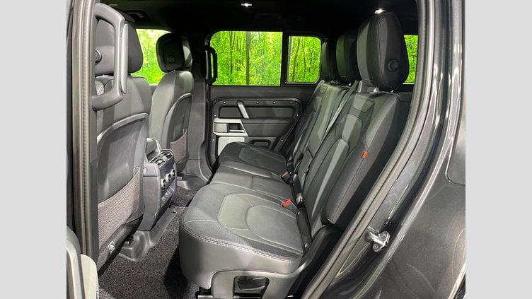 2024 認定中古車 Land Rover Defender 130 カルパチアングレイ D300 AWD（AT） X-DYNAMIC HSE