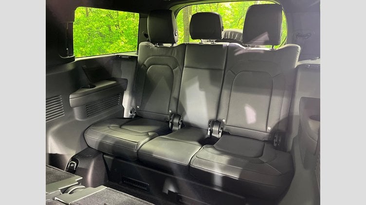 2024 認定中古車 Land Rover Defender 130 カルパチアングレイ D300 AWD（AT） X-DYNAMIC HSE