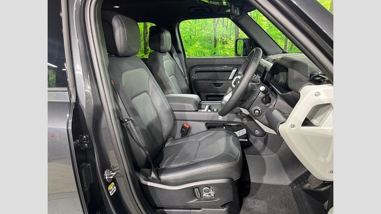 2024 認定中古車 Land Rover Defender 130 カルパチアングレイ D300 AWD（AT） X-DYNAMIC HSE
