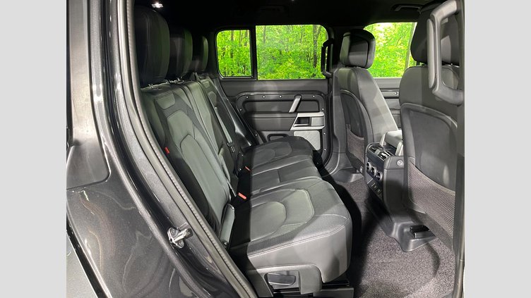 2024 認定中古車 Land Rover Defender 130 カルパチアングレイ D300 AWD（AT） X-DYNAMIC HSE