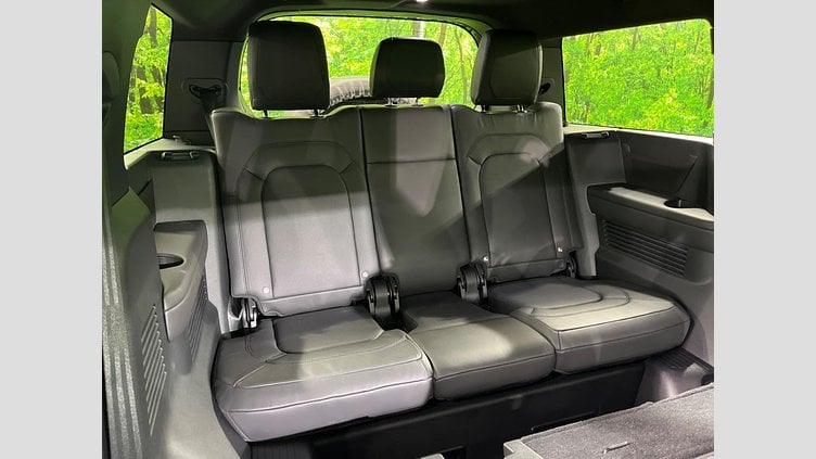 2024 認定中古車 Land Rover Defender 130 カルパチアングレイ D300 AWD（AT） X-DYNAMIC HSE