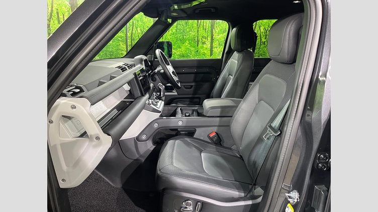2024 認定中古車 Land Rover Defender 130 カルパチアングレイ D300 AWD（AT） X-DYNAMIC HSE