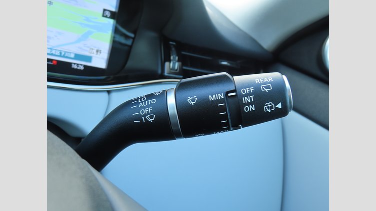 2024 認定中古車 Land Rover Range Rover Evoque オストゥーニパールホワイト D200マイルドハイブリッド（ディーゼル） スタンダードホイールベース DYNAMIC SE