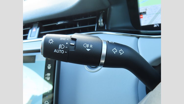 2024 認定中古車 Land Rover Range Rover Evoque オストゥーニパールホワイト D200マイルドハイブリッド（ディーゼル） スタンダードホイールベース DYNAMIC SE