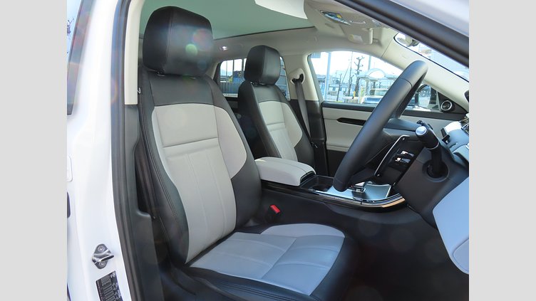 2024 認定中古車 Land Rover Range Rover Evoque オストゥーニパールホワイト D200マイルドハイブリッド（ディーゼル） スタンダードホイールベース DYNAMIC SE