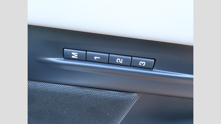 2024 認定中古車 Land Rover Range Rover Evoque オストゥーニパールホワイト D200マイルドハイブリッド（ディーゼル） スタンダードホイールベース DYNAMIC SE