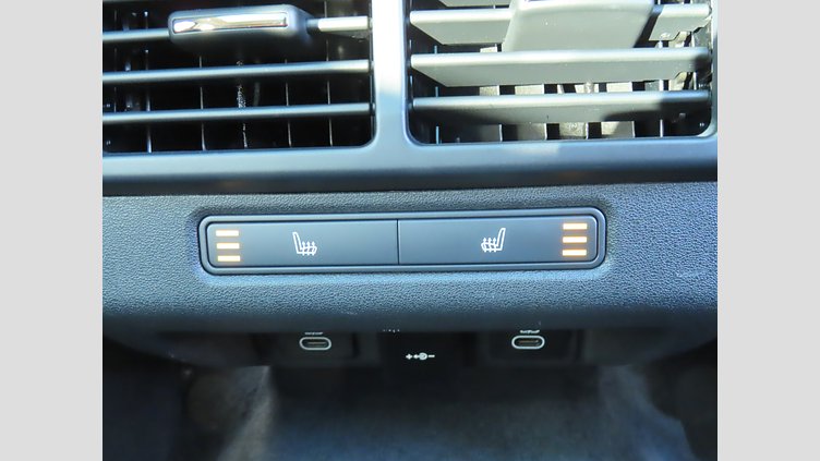 2024 認定中古車 Land Rover Range Rover Evoque オストゥーニパールホワイト D200マイルドハイブリッド（ディーゼル） スタンダードホイールベース DYNAMIC SE