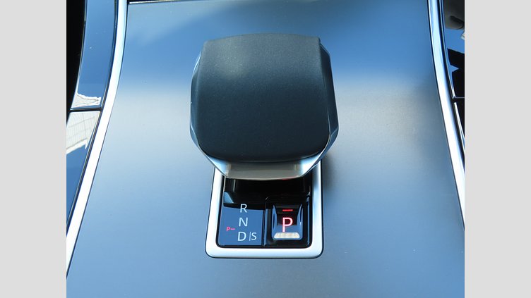 2024 認定中古車 Land Rover Range Rover Evoque オストゥーニパールホワイト D200マイルドハイブリッド（ディーゼル） スタンダードホイールベース DYNAMIC SE