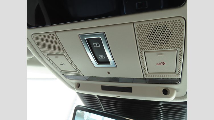 2024 認定中古車 Land Rover Range Rover Evoque オストゥーニパールホワイト D200マイルドハイブリッド（ディーゼル） スタンダードホイールベース DYNAMIC SE