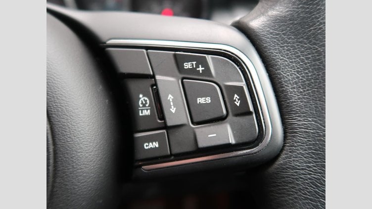 2019 認定中古車 Jaguar E-Pace フジホワイト P250 オートマチック全輪駆動 S