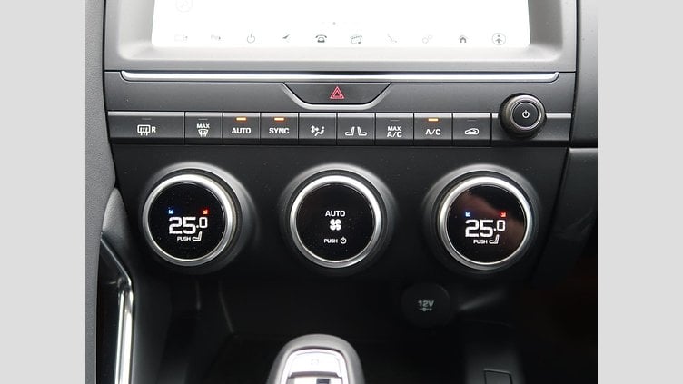 2019 認定中古車 Jaguar E-Pace フジホワイト P250 オートマチック全輪駆動 S