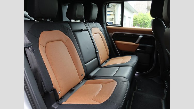 2023 認定中古車 Land Rover Defender 110 ハクバシルバー D300 AWD（AT） X-DYNAMIC HSE