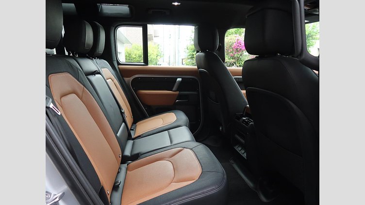 2023 認定中古車 Land Rover Defender 110 ハクバシルバー D300 AWD（AT） X-DYNAMIC HSE