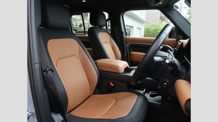 2023 認定中古車 Land Rover Defender 110 ハクバシルバー D300 AWD（AT） X-DYNAMIC HSE