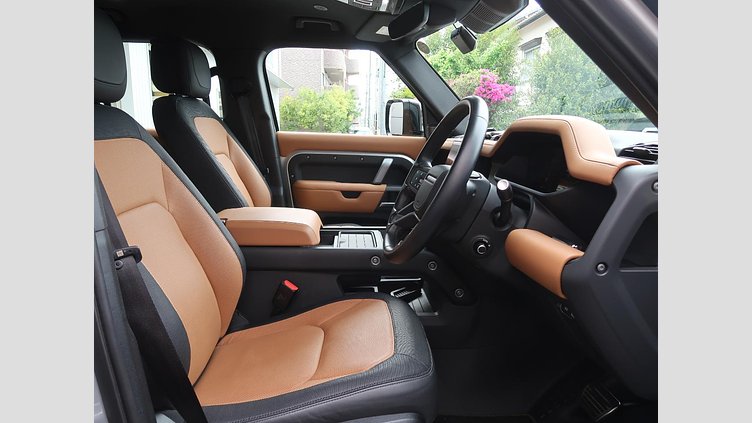2023 認定中古車 Land Rover Defender 110 ハクバシルバー D300 AWD（AT） X-DYNAMIC HSE