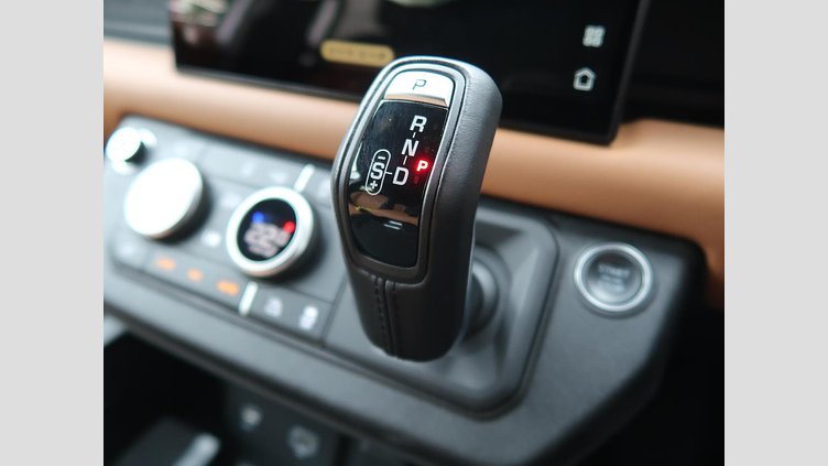 2023 認定中古車 Land Rover Defender 110 ハクバシルバー D300 AWD（AT） X-DYNAMIC HSE