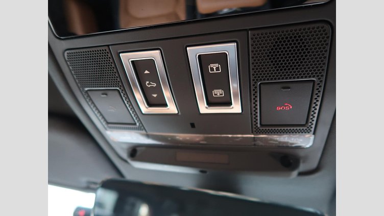 2023 認定中古車 Land Rover Defender 110 ハクバシルバー D300 AWD（AT） X-DYNAMIC HSE
