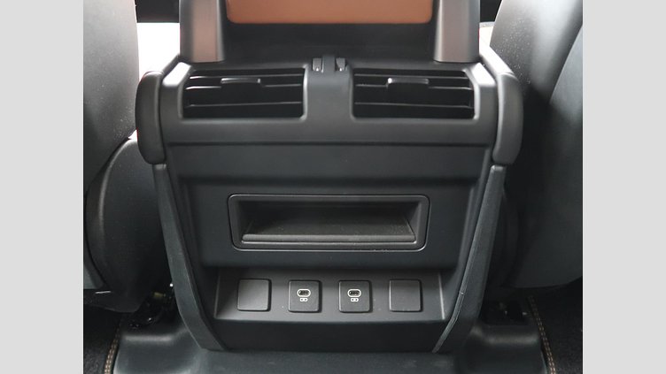 2023 認定中古車 Land Rover Defender 110 ハクバシルバー D300 AWD（AT） X-DYNAMIC HSE