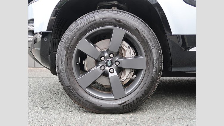 2023 認定中古車 Land Rover Defender 110 ハクバシルバー D300 AWD（AT） X-DYNAMIC HSE