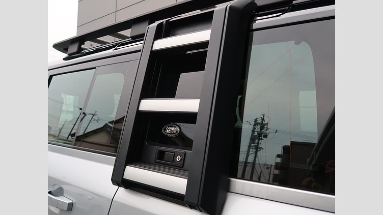 2023 認定中古車 Land Rover Defender 110 ハクバシルバー D300 AWD（AT） X-DYNAMIC HSE