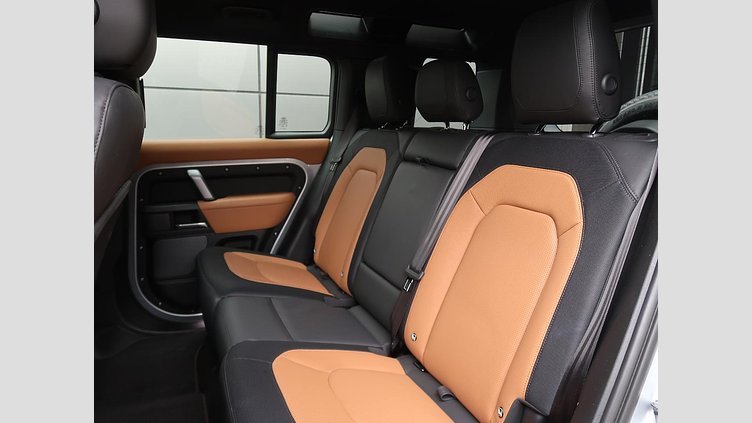 2023 認定中古車 Land Rover Defender 110 ハクバシルバー D300 AWD（AT） X-DYNAMIC HSE