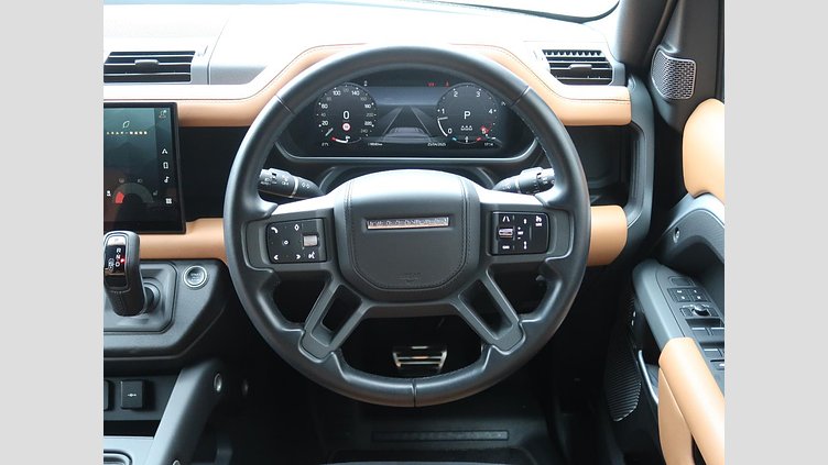 2023 認定中古車 Land Rover Defender 110 ハクバシルバー D300 AWD（AT） X-DYNAMIC HSE