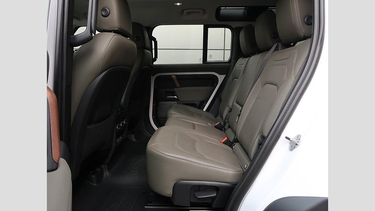 2023 認定中古車 Land Rover Defender 110 フジホワイト D300 AWD（AT） S