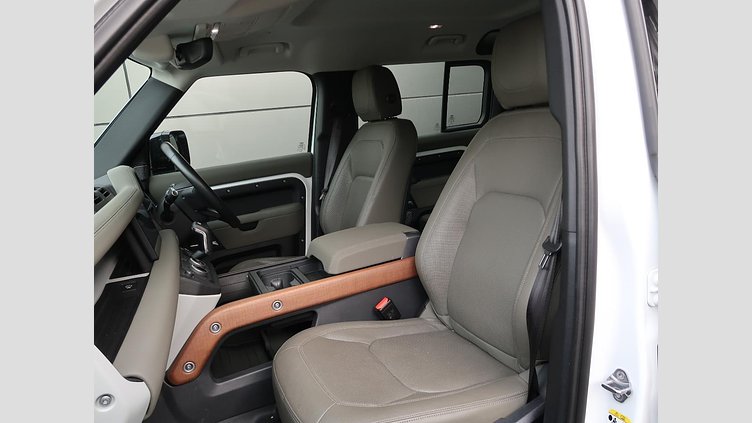 2023 認定中古車 Land Rover Defender 110 フジホワイト D300 AWD（AT） S