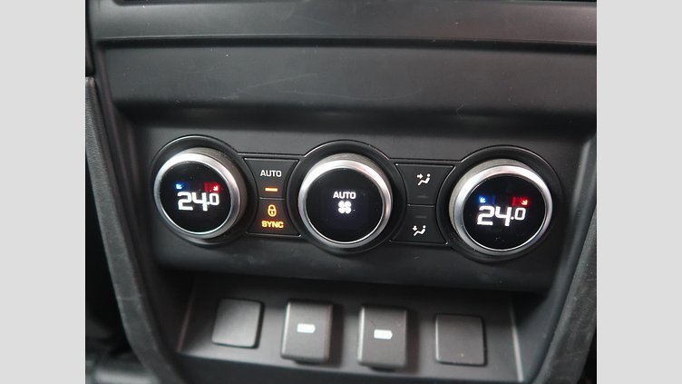 2023 認定中古車 Land Rover Defender 110 フジホワイト D300 AWD（AT） S