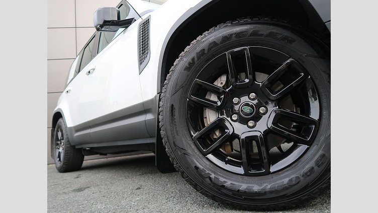 2023 認定中古車 Land Rover Defender 110 フジホワイト D300 AWD（AT） S