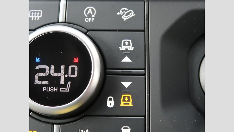 2023 認定中古車 Land Rover Defender 110 フジホワイト D300 AWD（AT） S