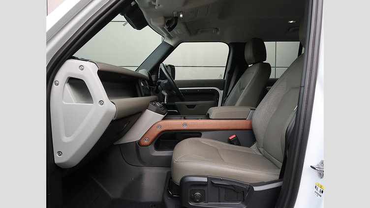 2023 認定中古車 Land Rover Defender 110 フジホワイト D300 AWD（AT） S