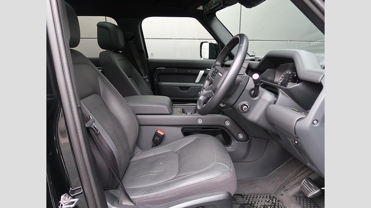2023 認定中古車 Land Rover Defender 110 サントリーニブラック D300 AWD（AT） X