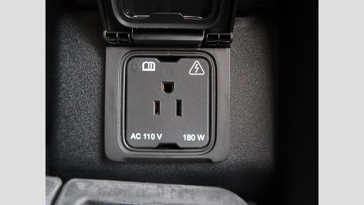 2023 認定中古車 Land Rover Defender 110 サントリーニブラック D300 AWD（AT） X