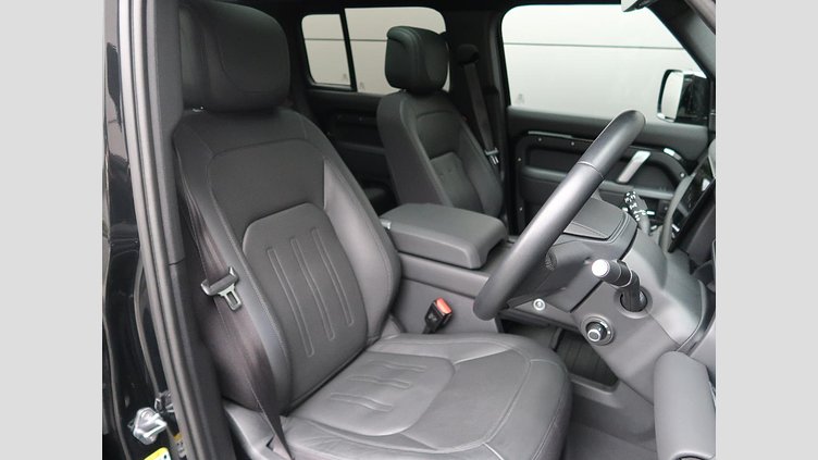 2023 認定中古車 Land Rover Defender 110 サントリーニブラック D300 AWD（AT） X