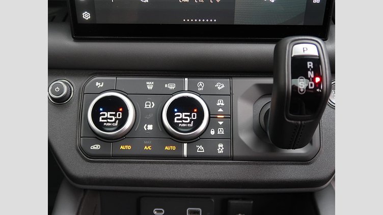 2023 認定中古車 Land Rover Defender 110 サントリーニブラック D300 AWD（AT） X