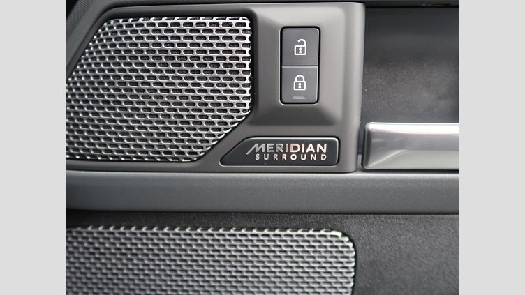 2023 認定中古車 Land Rover Defender 110 サントリーニブラック D300 AWD（AT） X