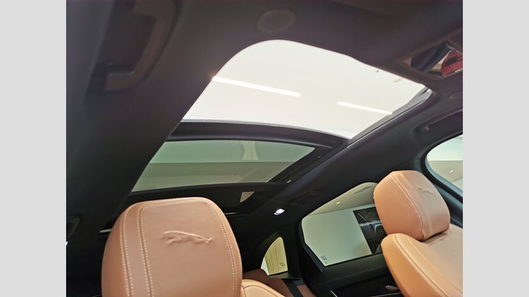 2025 認定中古車 Jaguar F-Pace オストゥーニパールホワイト P400e ガソリン プラグインハイブリッド R-DYNAMIC SE